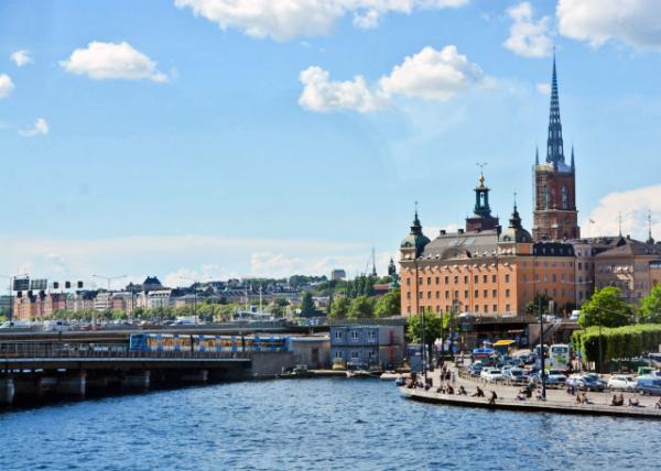 2016-07-04_Centralbron Viewed from Södermalm w Stockholm City Hall_ Riddarholmen_ and Gamla Stan ʿϳ0001.JPG