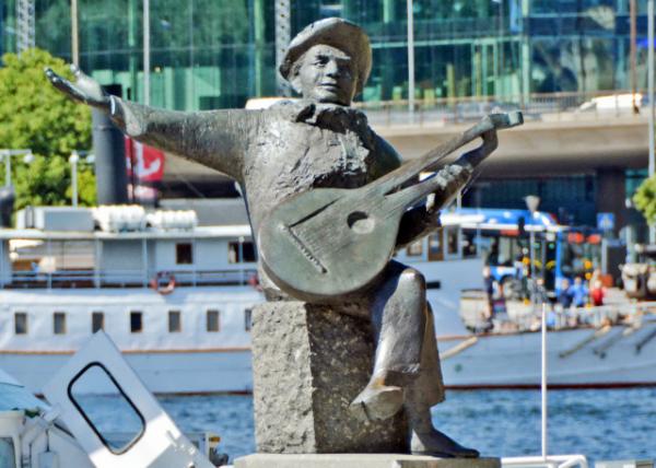 2016-07-04_Statue of Evert Taube 񡶰ءղ0001.JPG