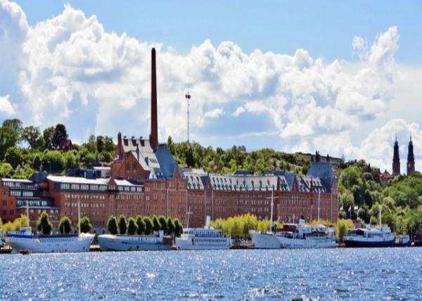 2016-07-04_Buildings in Södermalm ϵ-10001.JPG