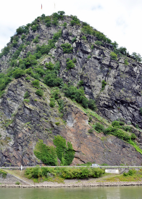 2017-08-19_Loreley Rock @ 132 m (433 ft) 132-30001.JPG