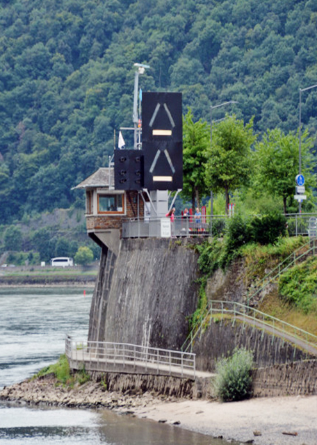 2017-08-19_St Goar_Navigation Signals for the Loreley-20001.JPG