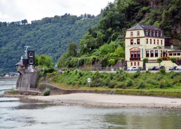 2017-08-19_St Goar_Navigation Signals near Hotel Schöne Aussicht Ƶ긽ĺ0001.JPG