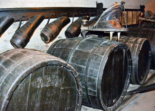 2017-08-19_Cellar_Wine Barrels Ͱ0001.JPG