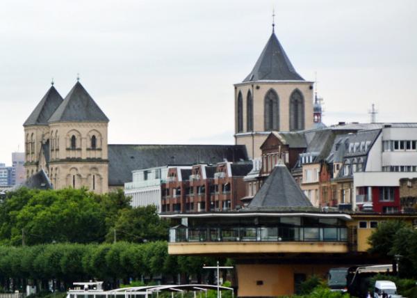 2017-08-18_Church_St. Kunibert in 13C_One of 12 Romanesque Medieval Churches ʮʥᲮء12֮һ0001.JPG
