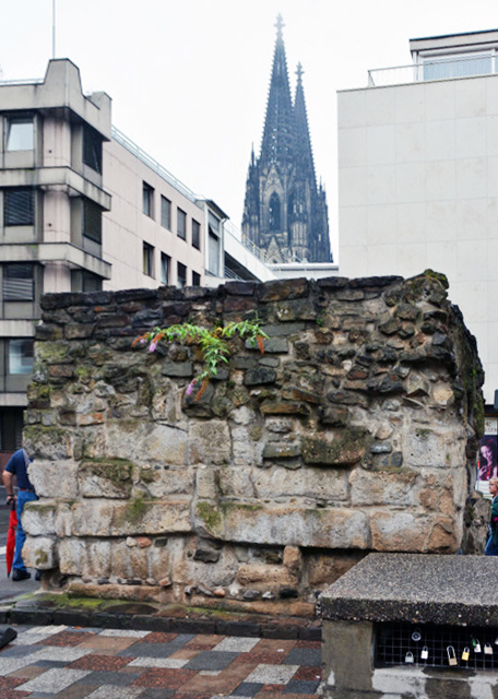 2017-08-18_Bldg_Section of Roman Sewage System ˮϵͳַ0001.JPG