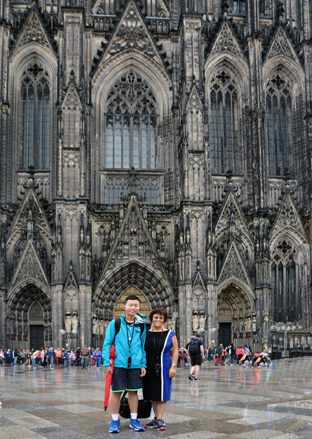 2017-08-18_Kölner Dom_The Main Entrance Showing the 19th Century Decoration-40001.JPG