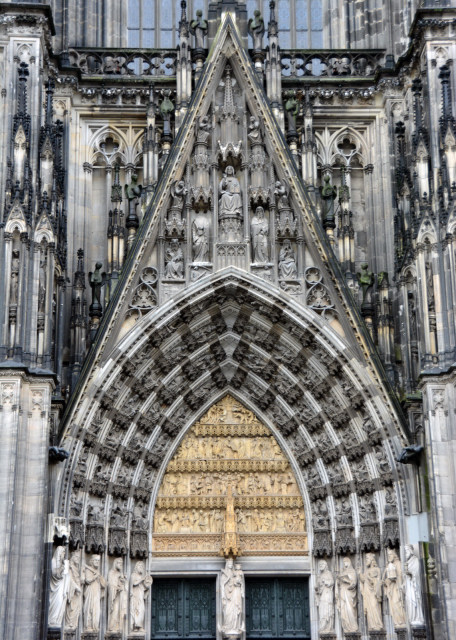 2017-08-18_Kölner Dom_The Main Entrance Showing the 19th Century Decoration 19ʹ-10001.JPG