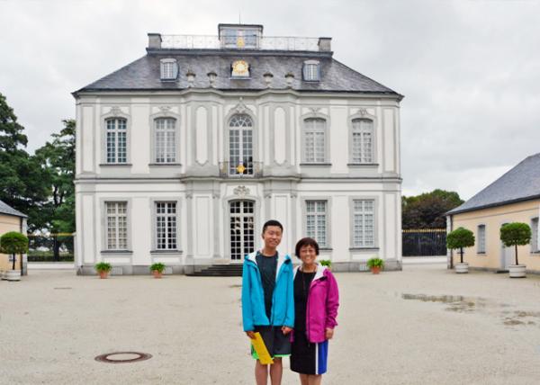 2017-08-18_Schloss Falkenlust_Courtyard Side-20001.JPG