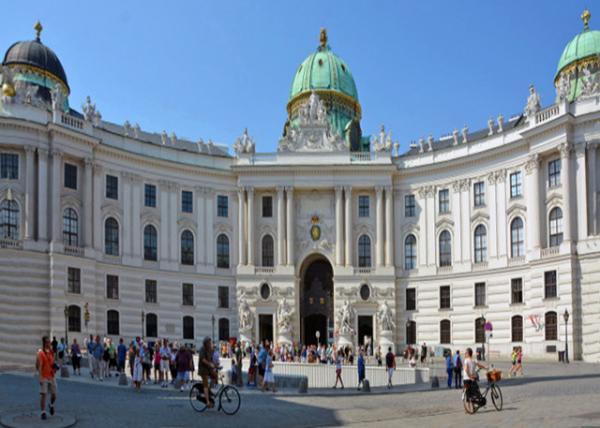 2017-07-09_Hofburg_Saint Michael Sq 򱤹ʥ˶㳡-10001.JPG
