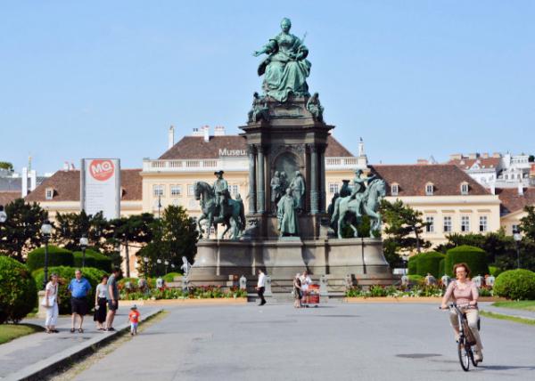 2017-07-09_Maria Theresien Platz ǡǹ㳡-20001.JPG