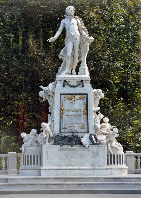 2017-07-09_Statue_Mozart Monument Īؼ0001.JPG