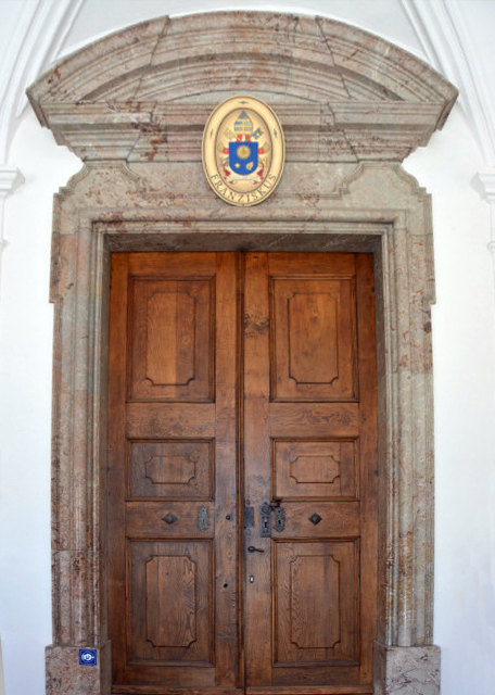 2017-07-05_Mondsee Abbey_Baroque Door ʽT0001.JPG