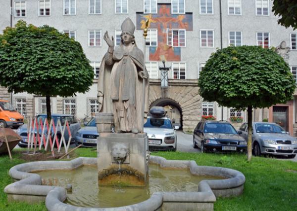 2017-07-04_Stift Sankt Peter_Courtyard ͥԺ0001.JPG