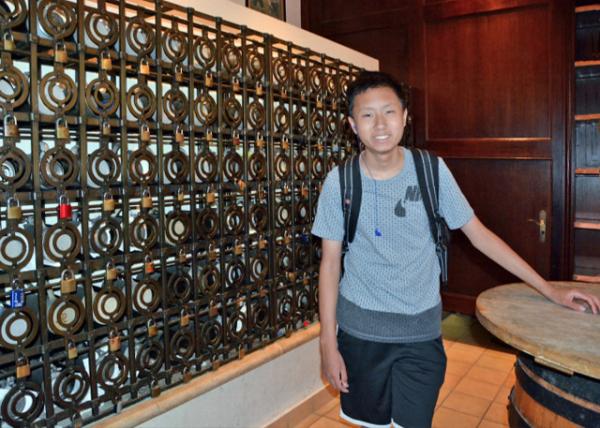 2017-07-03_Hofbraeuhaus_Patron's Mugs Stored under Lock  & Key 泣ơƱĴ-10001.JPG