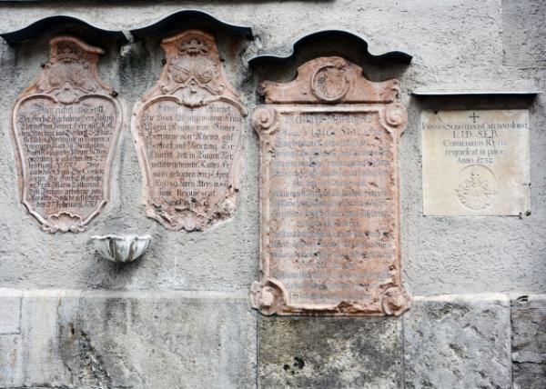 2017-07-03_Peterskirche_18th-Century Grave Plaque ʮoĹ-60001.JPG