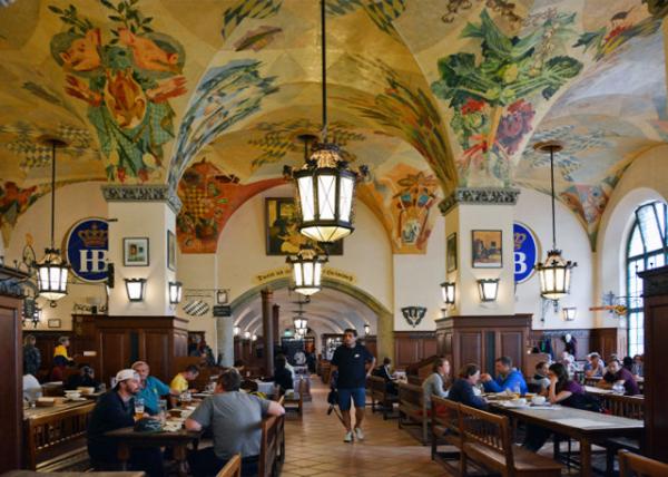 2017-07-03_Hofbräuhaus am Platzl_Elaborate Ceiling m͢ơݡ@컨0001.JPG