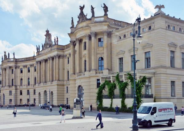 2016-06-28_Deutsches Historisches Museum_Façade -20001.JPG