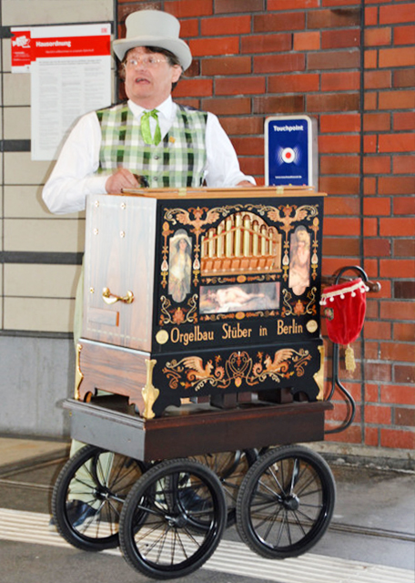 2016-06-28_Street Performer ͷ0001.JPG