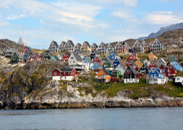 2023-08-21_Traditional Greenlandic Houses & New Apt Blocks by the Water-10001.JPG