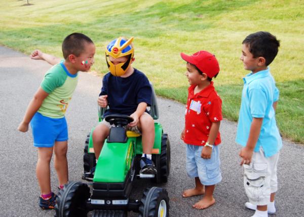 2007-08-25_Fight Bad Etiquette to Jump a Queue for Ride0001.JPG