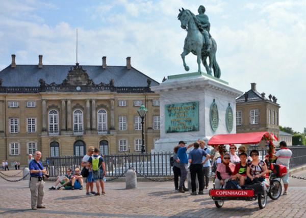 2016-06-25_Amalienborg_Frederick VIII's Palace ձҰʹ0001.JPG
