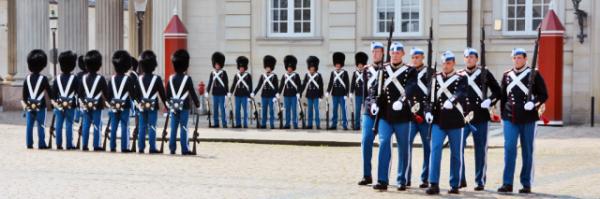 2016-06-25_Amalienborg_Royal Guard ʼ-70001.JPG