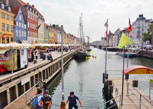 2016-06-25_Nyhavn_Bars & Restaurants Lining the Northern, Sunny Side of Nyhavn ¸۱ľưɺͲ͹-60001.JPG
