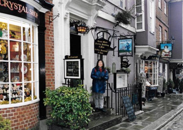 1998-12-27_Winsor Castle_Shop0001.JPG