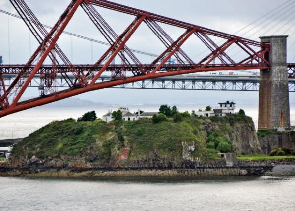 2016-07-16_Firth of Forth_Inchgarvie beneath the Forth Bridge-30001.JPG