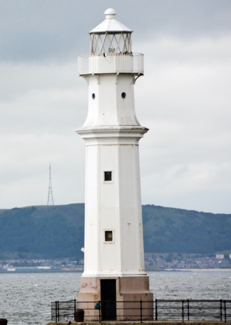 2016-07-16_Firth of Forth_Newhaven Harbour Lighthouse Ŧĸ۵-10001.JPG