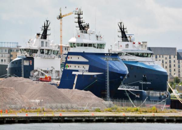 2016-07-16_Leith Port_Troms Capella Supply Vessel & Troms Mira Fire Fighting Vessel ˹0001.JPG