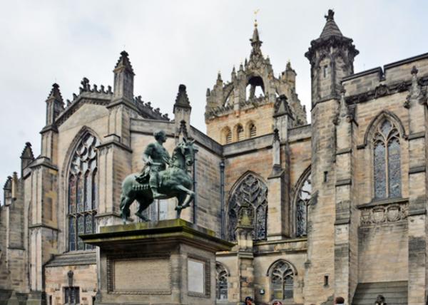2016-07-16_Statue of Charles II in front of the East Façade on Parliament Sq öࡤ0001.JPG