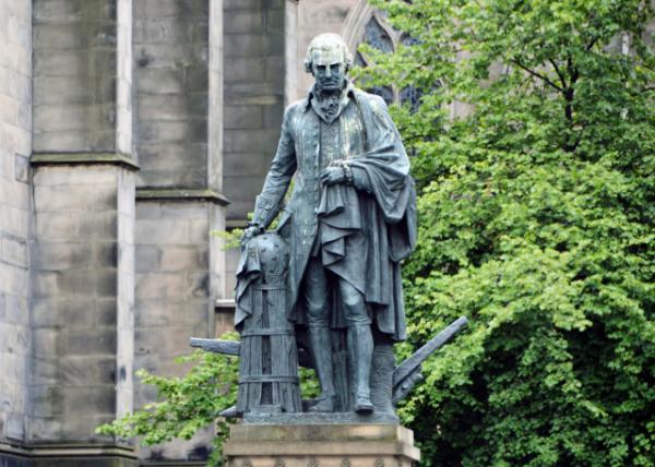 2016-07-16_St. Giles' Cathedral_Statue of Adam Smith ǵ˹0001.JPG