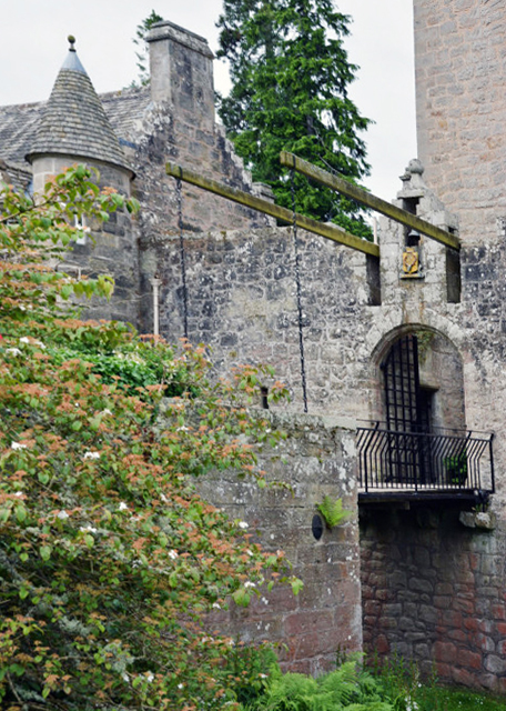 2016-07-15_Cawdor Castle_Drawbridge-30001.JPG