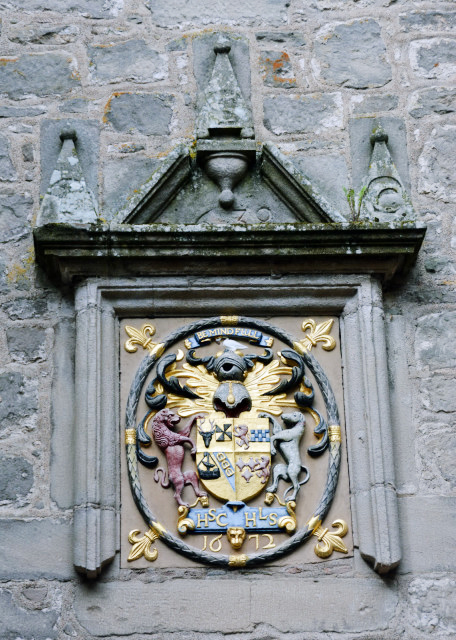 2016-07-15_Cawdor Castle_Arms Sir Hugh Campbell & His Wife Lady Henrietta Stewart_ on a Panel Dated 1672 1672ΪݡʿӺ˹ͼطĶ-10001.JPG