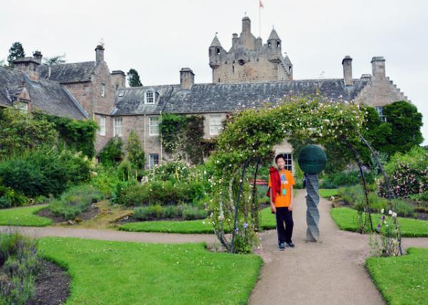 2016-07-15_Cawdor Castle_Witch Sphere Ů0001.JPG