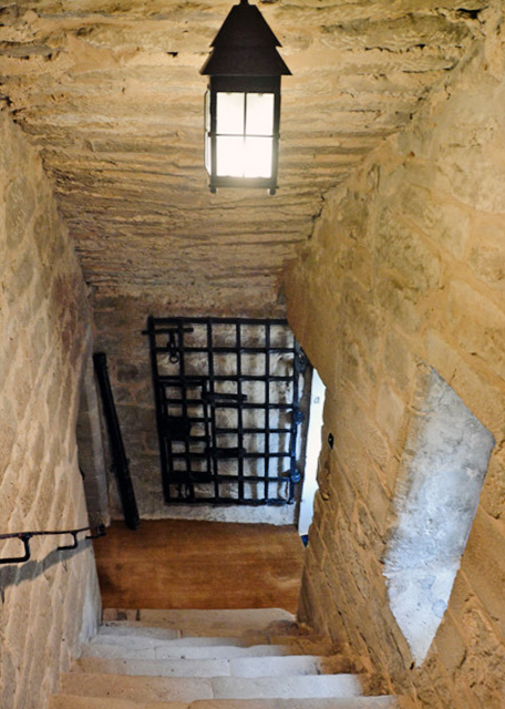 2016-07-15_Cawdor Castle_Back Stairs ¥0001.JPG
