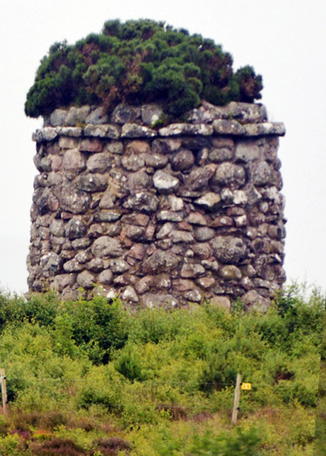2016-07-15_Culloden Moor_Memorial Cairn Erected in 1881 ���������1881�������ļ���ʯ��0001.JPG