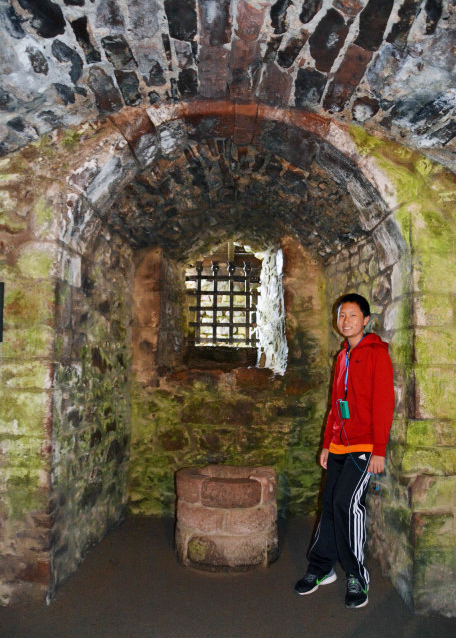 2016-07-15_Urquhart Castle_Interior Grant Tower -20001.JPG