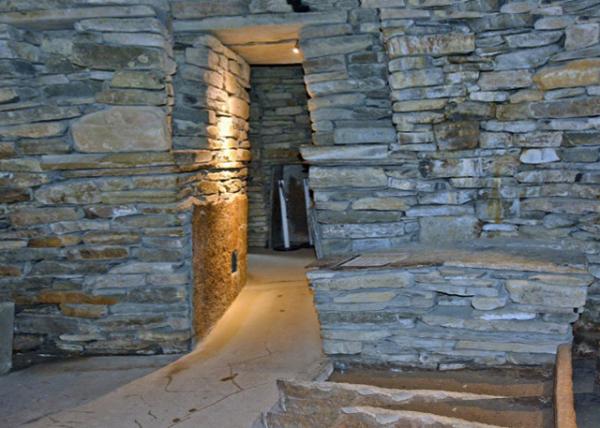2016-07-14_Skara Brae_Replica Construction of A Prehistoric Hut_Doorway ŵ-10001.JPG