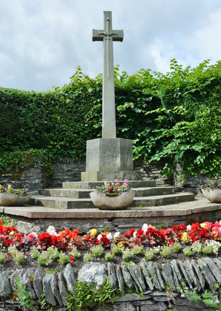 2016-07-12_Luss_War Memorial Cross0001.JPG