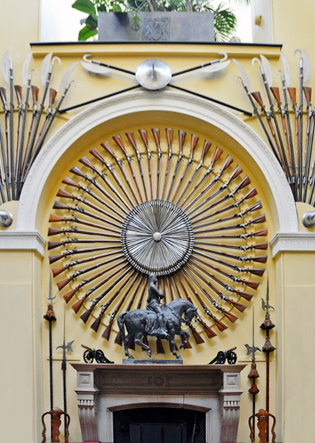 2016-07-12_Inveraray Castle_Armoury Hall -80001.JPG