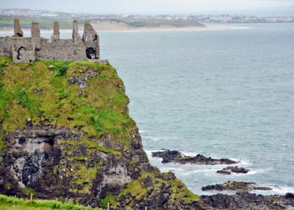 2016-07-11_Dunluce Castle_Steep Drop -60001.JPG