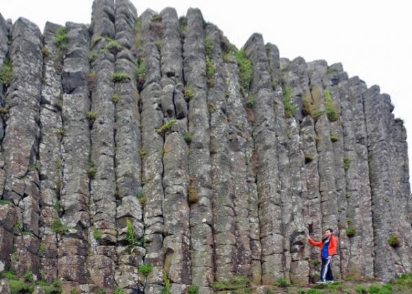 2016-07-11_Giant's Causeway_Red Basaltic Prisms -10001.JPG