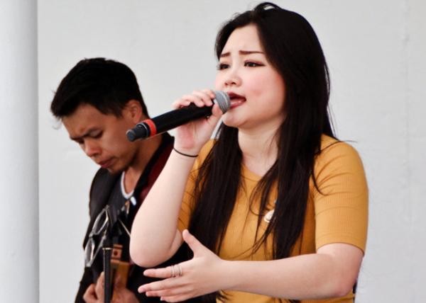 2016-07-07_Caribbean Princess_Guitar & Vocal Entertainer Jumari-10001.JPG