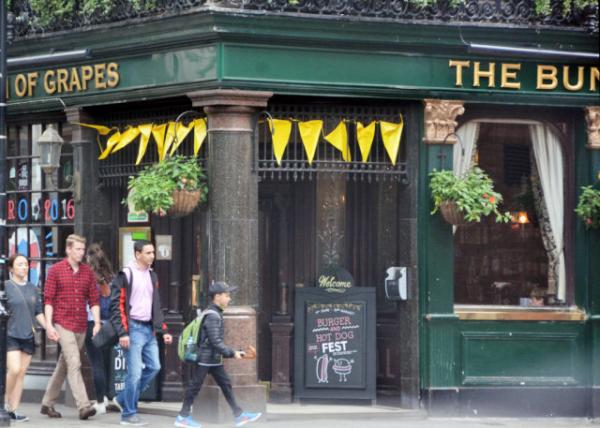 2016-06-23_Pub_The Bunch of Grapes in Knightsbridge ʿư0001.JPG