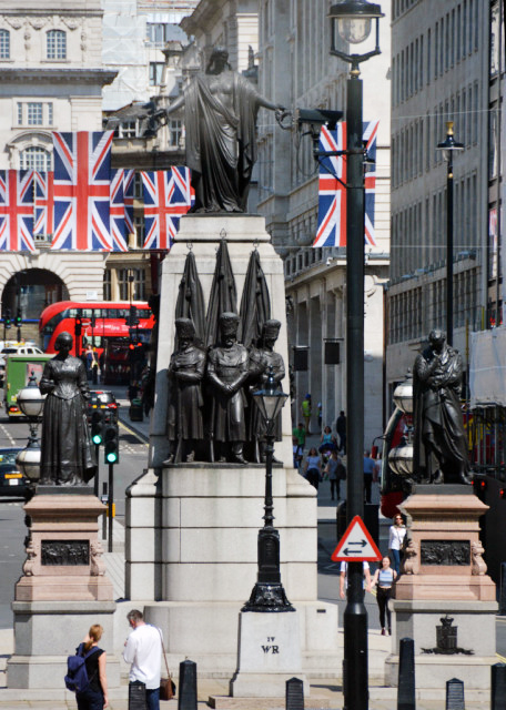 2016-06-24_Waterloo Pl_Florence Nightingale & Guards Crimean War Memorial0001.JPG