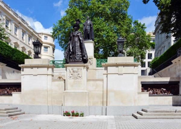 2016-06-24_George VI & Queen Elizabeth Memorial ɯŮ-10001.JPG
