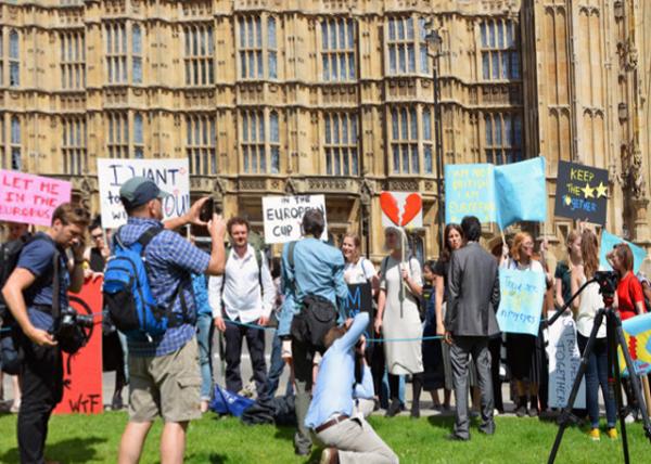 2016-06-24_Brexit_Demonstrators Ӣŷʾ-20001.JPG