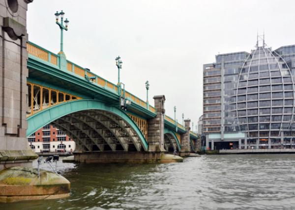 2016-06-23_Southwark Bridge ϻ-10001.JPG